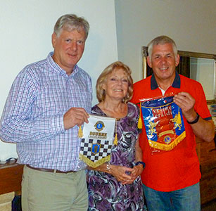 Yvelines Heradic Lions member Tony Russell meets Bourne Lions Margaret & Gordon lack